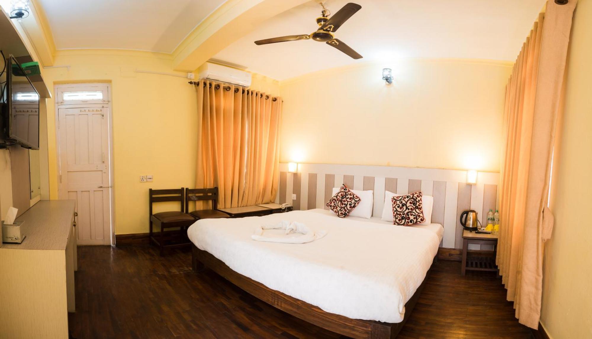 Hotel Angel Pokhara Extérieur photo