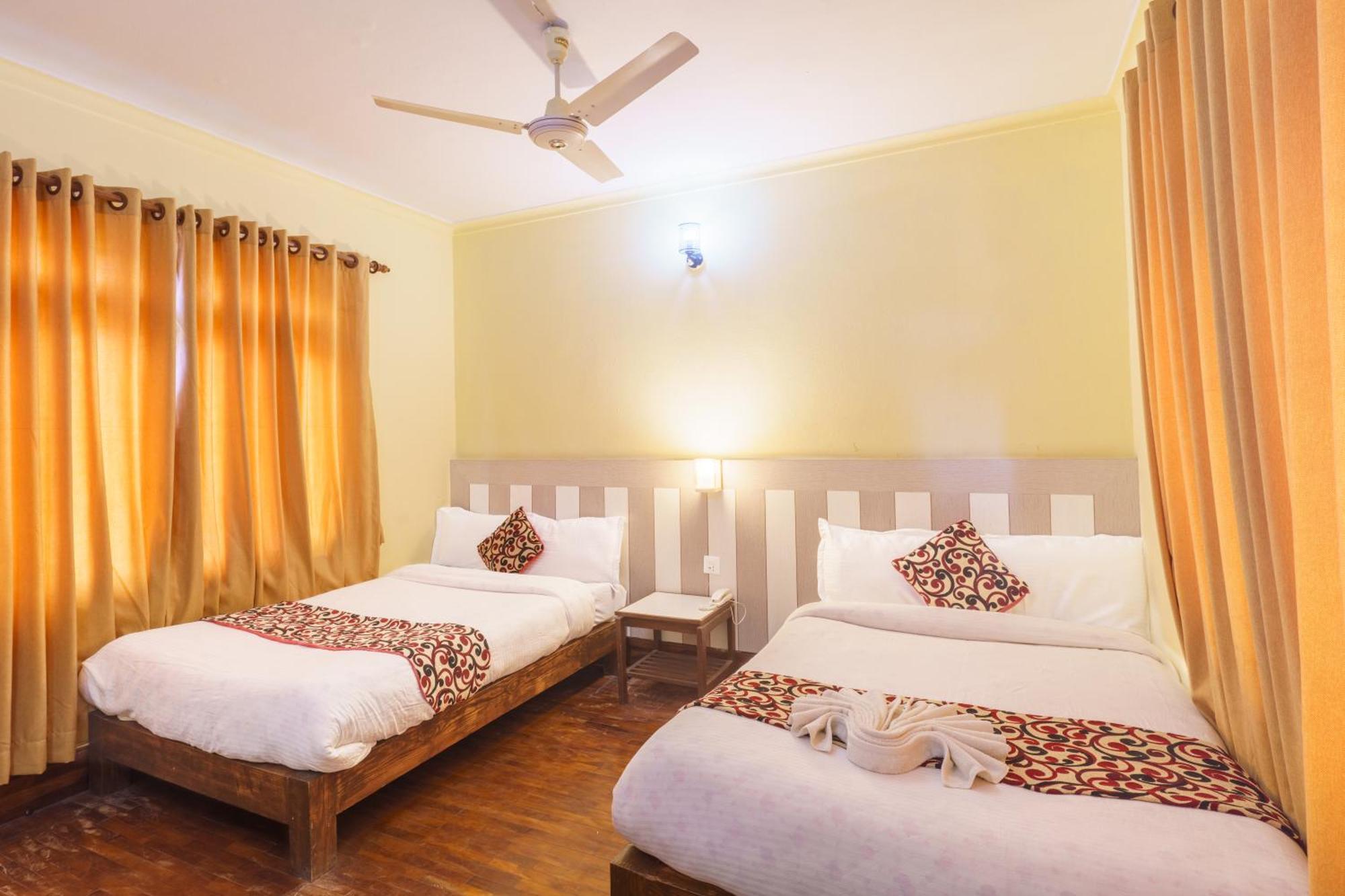 Hotel Angel Pokhara Extérieur photo