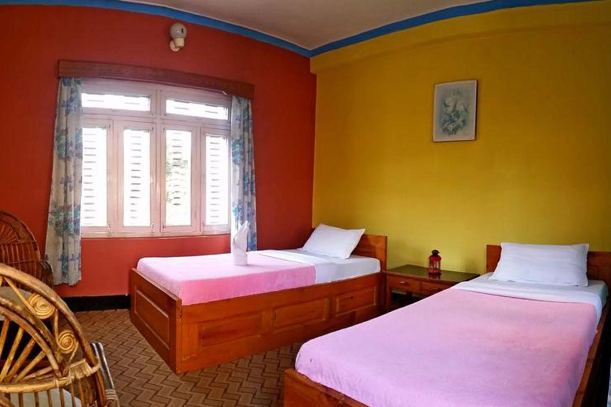 Hotel Angel Pokhara Extérieur photo