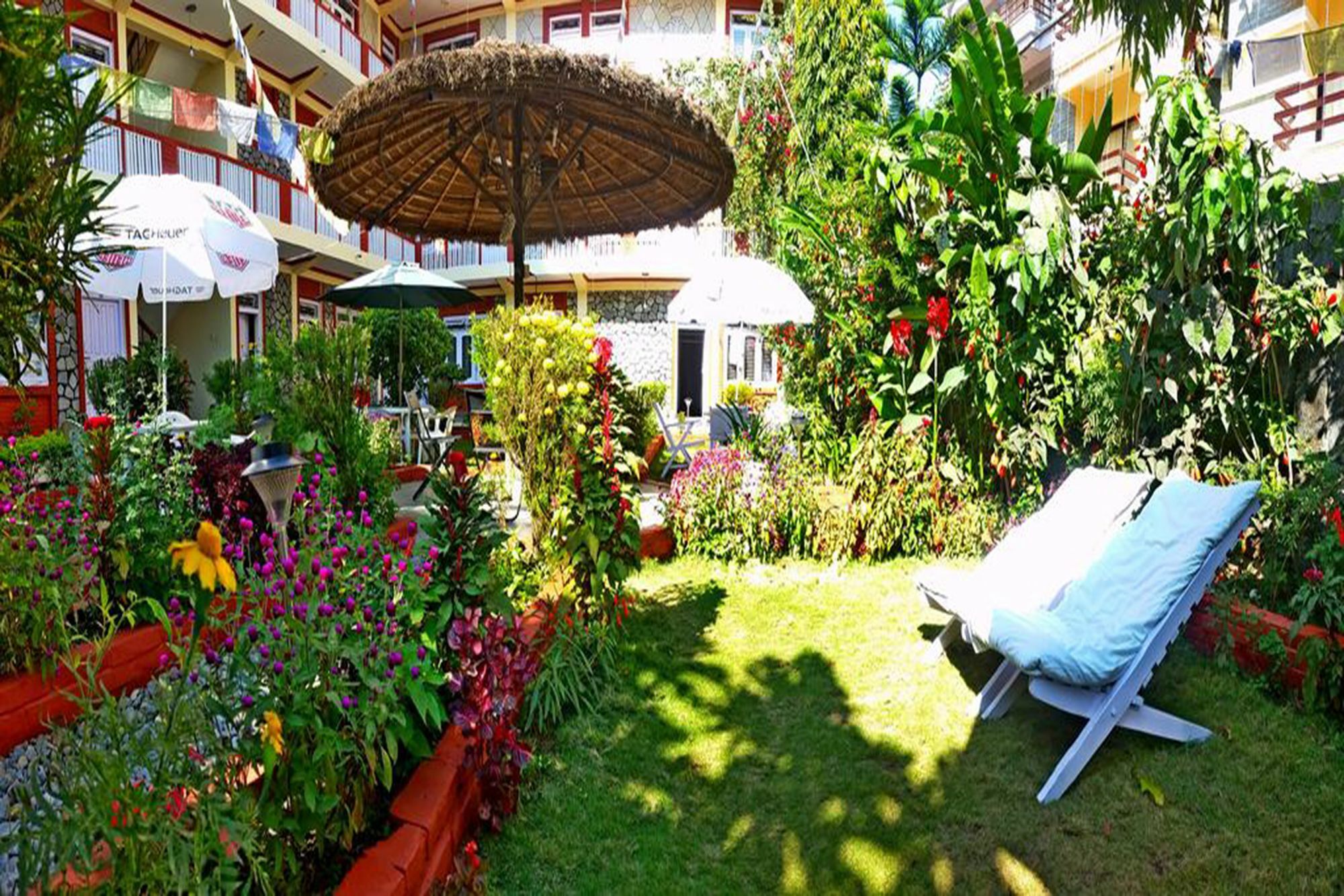 Hotel Angel Pokhara Extérieur photo